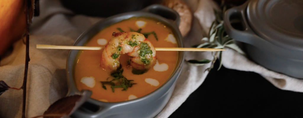 Crema de Calabaza Thai con Camarones Grillados