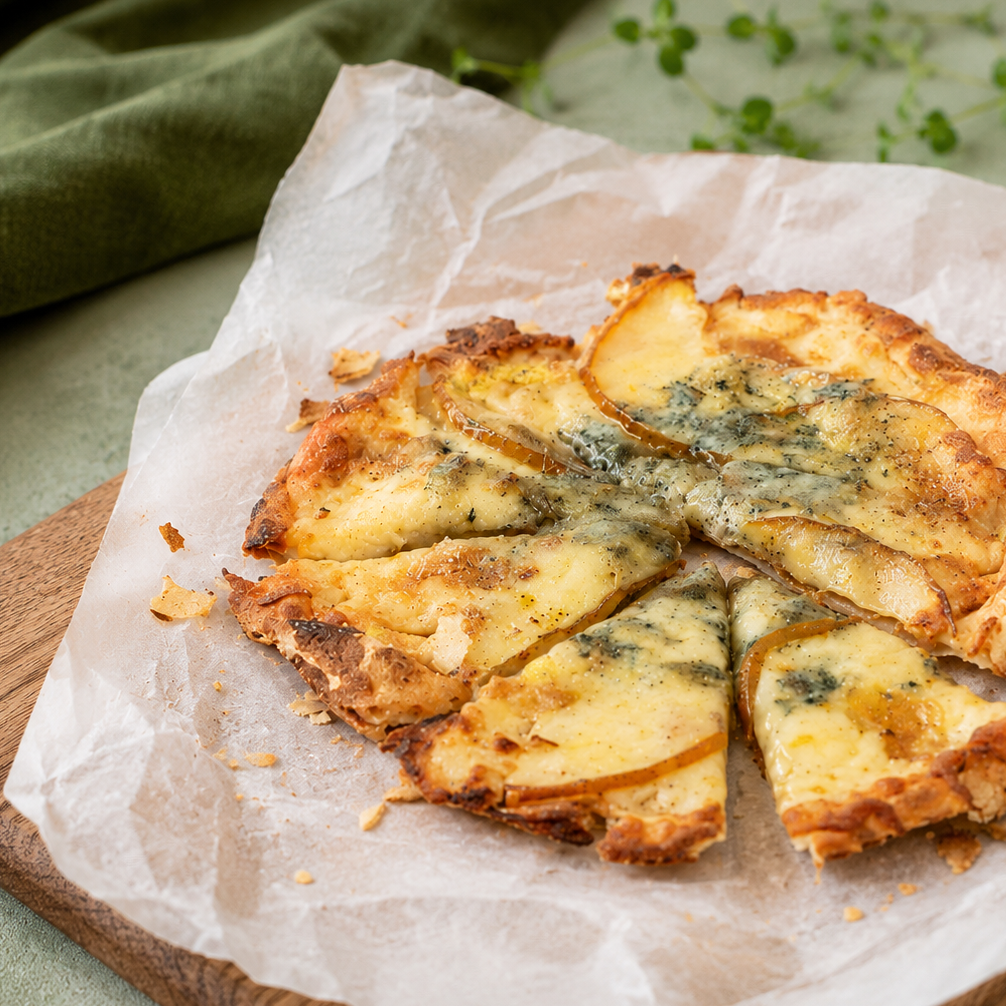Flatbread de Peras Queso Azul y Cebolla Acaramelada