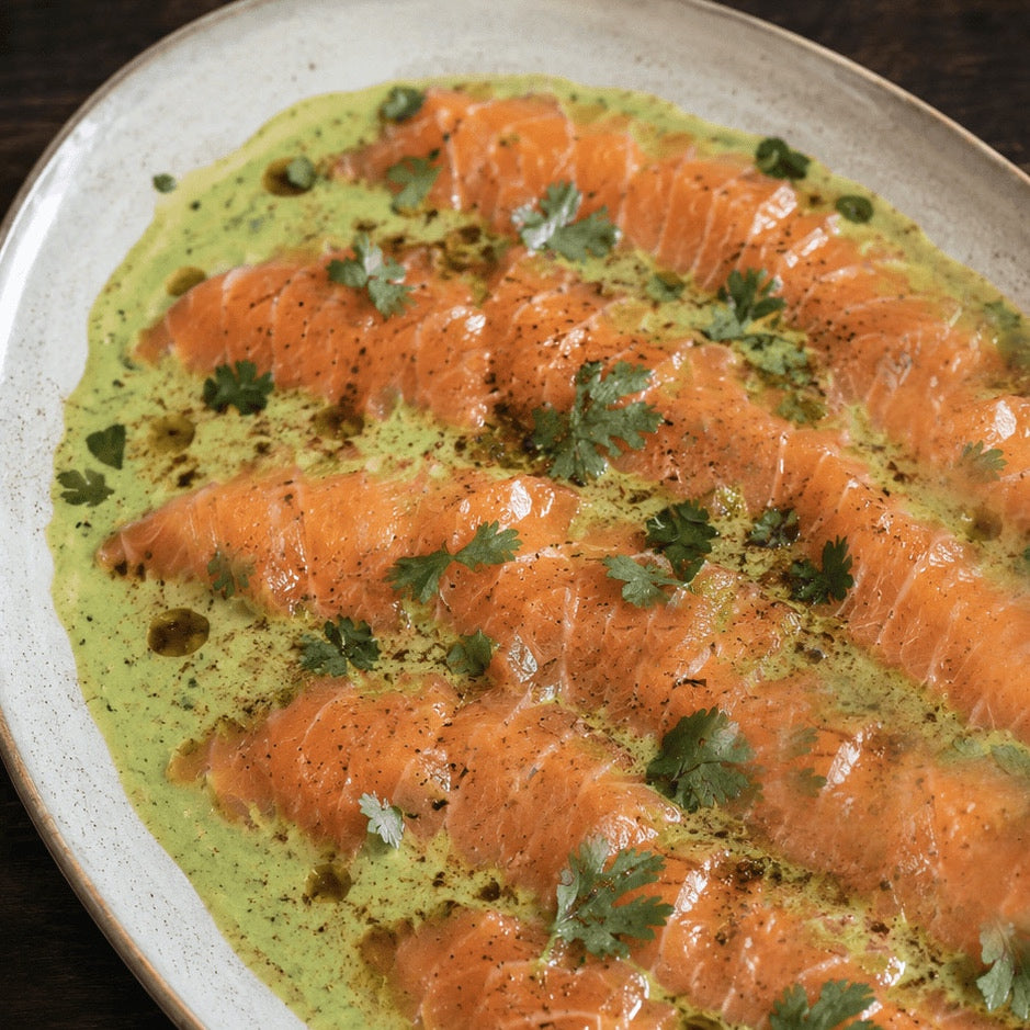 Tiradito de Salmón con Salsa de Cilantro