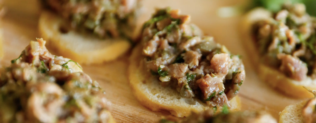 Bruschettas con Tártaro de Filete