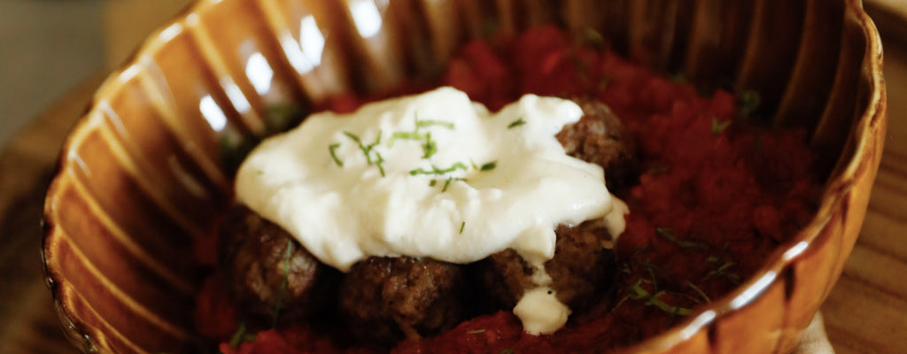 Albóndigas con Pomodoro, Mozarella Fresca y Pesto