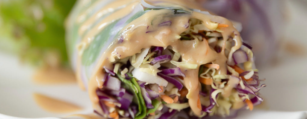 Rollitos Primavera con Salsa de Maní
